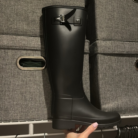 Never worn hunter boots size 5 - Picture 2 of 2